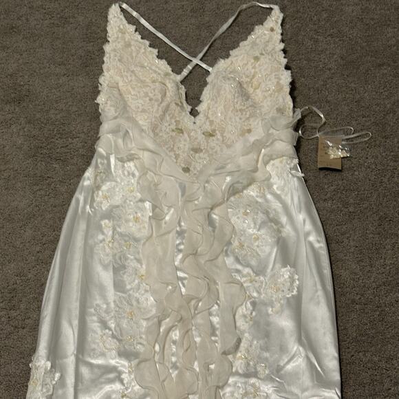 Mandalay Gown 10  Maxi Mermaid V-Neck Ruffle Satin White NWT Bridal Fairy - Picture 4 of 10